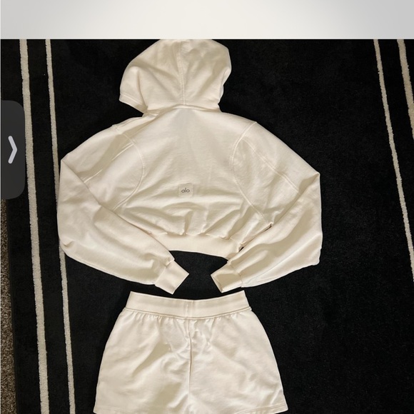 ALO Yoga Cream Zip-Up Hoodie and short set - Picture 6 of 6